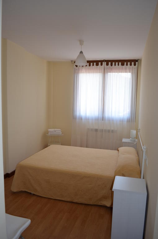 Los Nietos Briones Room photo